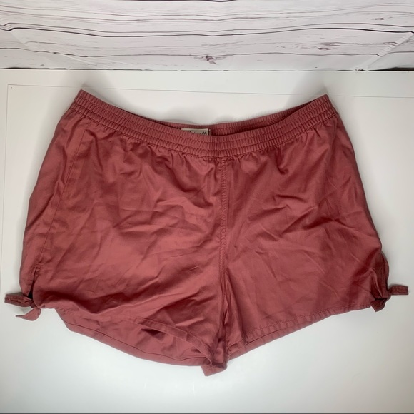 Madewell | Side Tie Pull On Shorts in color Autumn Berry - Picture 2 of 8
